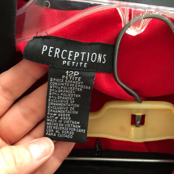 Two piece suit - Picture 3 of 6